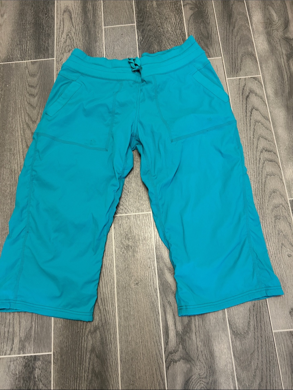 Lululemon Turquoise Active Capri Bottoms